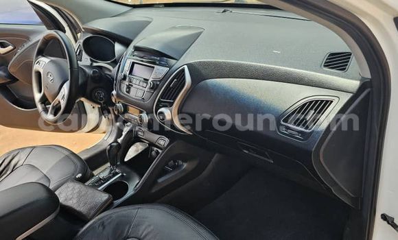 Sayi Na hannu Hyundai Tucson White Mota in Yaounde a Babban Kamaru Sayi Na hannu Hyundai Tucson White Mota in Yaounde a Babban Kamaru
