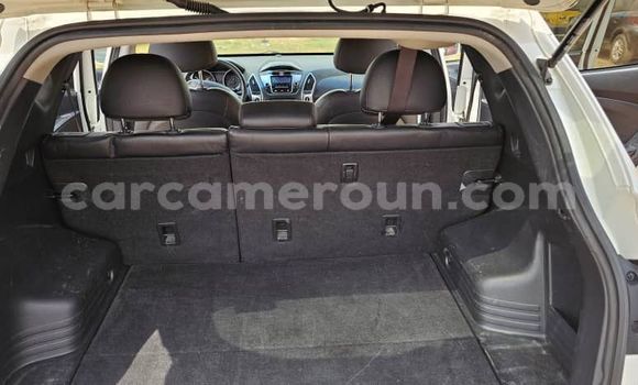 Sayi Na hannu Hyundai Tucson White Mota in Yaounde a Babban Kamaru Sayi Na hannu Hyundai Tucson White Mota in Yaounde a Babban Kamaru