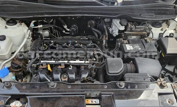 Sayi Na hannu Hyundai Tucson White Mota in Yaounde a Babban Kamaru Sayi Na hannu Hyundai Tucson White Mota in Yaounde a Babban Kamaru