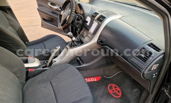 Sayi Na hannu Toyota Auris Black Mota in Yaounde a Babban Kamaru Sayi Na hannu Toyota Auris Black Mota in Yaounde a Babban Kamaru