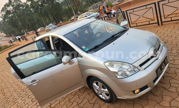 Sayi Na hannu Toyota Verso Azurfa Mota in Yaounde a Babban Kamaru Sayi Na hannu Toyota Verso Azurfa Mota in Yaounde a Babban Kamaru