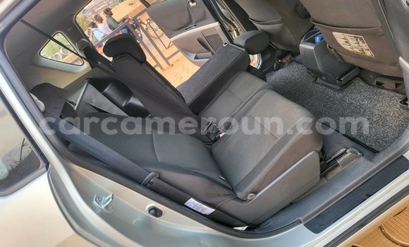 Sayi Na hannu Toyota Verso Azurfa Mota in Yaounde a Babban Kamaru Sayi Na hannu Toyota Verso Azurfa Mota in Yaounde a Babban Kamaru