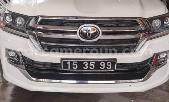 Sayi Sabo Toyota Land Cruiser White Mota in Douala a Ƙasar Kamaru