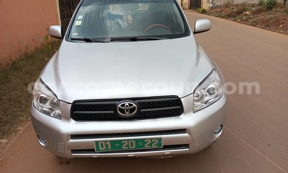 Sayi Na hannu Toyota RAV4 Azurfa Mota in Yaounde a Babban Kamaru Sayi Na hannu Toyota RAV4 Azurfa Mota in Yaounde a Babban Kamaru