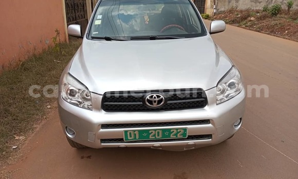 Sayi Na hannu Toyota RAV4 Azurfa Mota in Yaounde a Babban Kamaru Sayi Na hannu Toyota RAV4 Azurfa Mota in Yaounde a Babban Kamaru