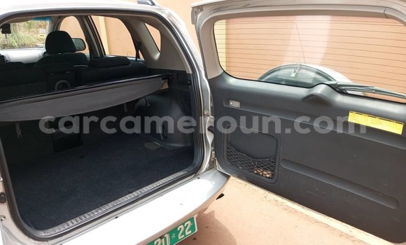 Sayi Na hannu Toyota RAV4 Azurfa Mota in Yaounde a Babban Kamaru Sayi Na hannu Toyota RAV4 Azurfa Mota in Yaounde a Babban Kamaru