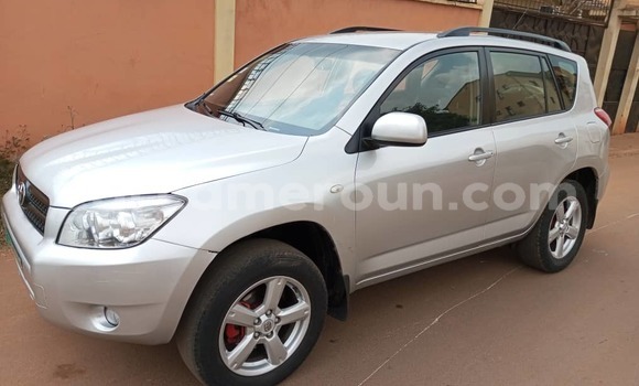 Sayi Na hannu Toyota RAV4 Azurfa Mota in Yaounde a Babban Kamaru Sayi Na hannu Toyota RAV4 Azurfa Mota in Yaounde a Babban Kamaru