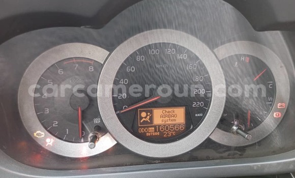 Sayi Na hannu Toyota RAV4 Azurfa Mota in Yaounde a Babban Kamaru Sayi Na hannu Toyota RAV4 Azurfa Mota in Yaounde a Babban Kamaru