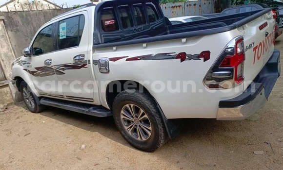 Buy Used Toyota Pickup White Car in Douala in Littoral Cameroon Buy Used Toyota Pickup White Car in Douala in Littoral Cameroon