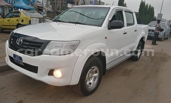 Sayi Sabo Toyota Pickup White Mota in Douala a Ƙasar Kamaru Sayi Sabo Toyota Pickup White Mota in Douala a Ƙasar Kamaru