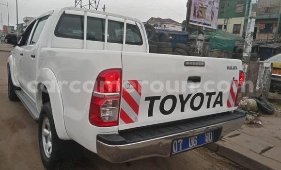 Sayi Sabo Toyota Pickup White Mota in Douala a Ƙasar Kamaru Sayi Sabo Toyota Pickup White Mota in Douala a Ƙasar Kamaru