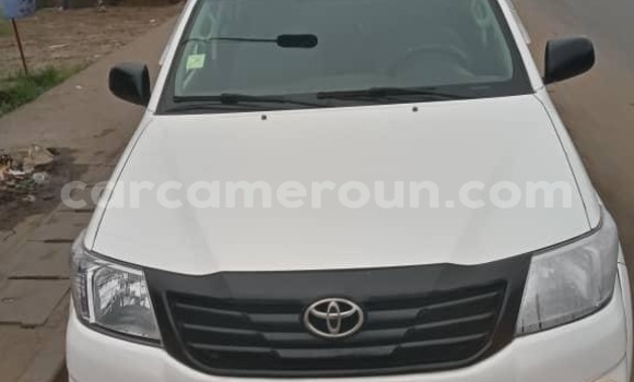 Sayi Sabo Toyota Pickup White Mota in Douala a Ƙasar Kamaru Sayi Sabo Toyota Pickup White Mota in Douala a Ƙasar Kamaru