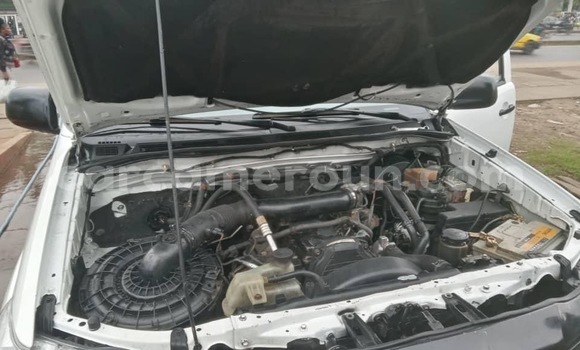 Sayi Sabo Toyota Pickup White Mota in Douala a Ƙasar Kamaru Sayi Sabo Toyota Pickup White Mota in Douala a Ƙasar Kamaru