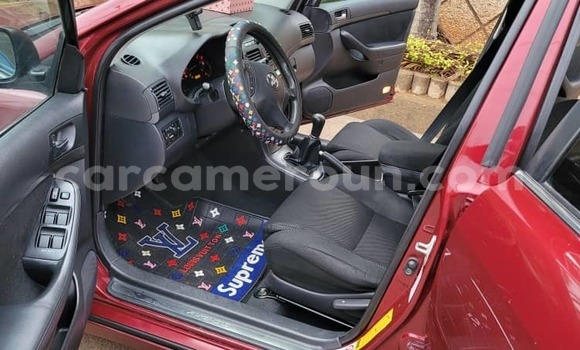 Sayi Na hannu Toyota Avensis Red Mota in Yaounde a Babban Kamaru Sayi Na hannu Toyota Avensis Red Mota in Yaounde a Babban Kamaru