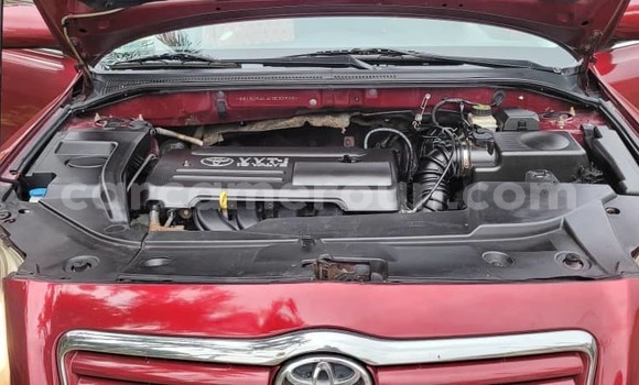 Sayi Na hannu Toyota Avensis Red Mota in Yaounde a Babban Kamaru Sayi Na hannu Toyota Avensis Red Mota in Yaounde a Babban Kamaru