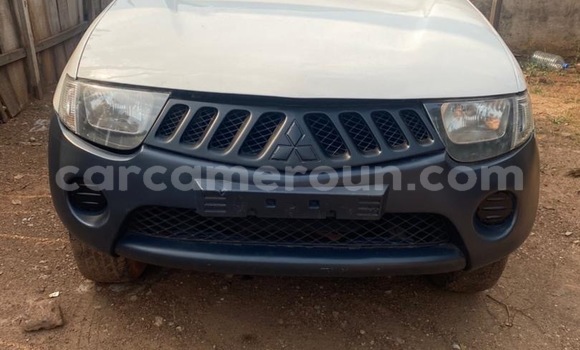 Acheter Occasion Voiture Mitsubishi L200 Blanc à Yaoundé, Central Cameroon