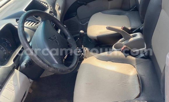 Acheter Occasion Voiture Mitsubishi L200 Blanc à Yaoundé, Central Cameroon Acheter Occasion Voiture Mitsubishi L200 Blanc à Yaoundé, Central Cameroon