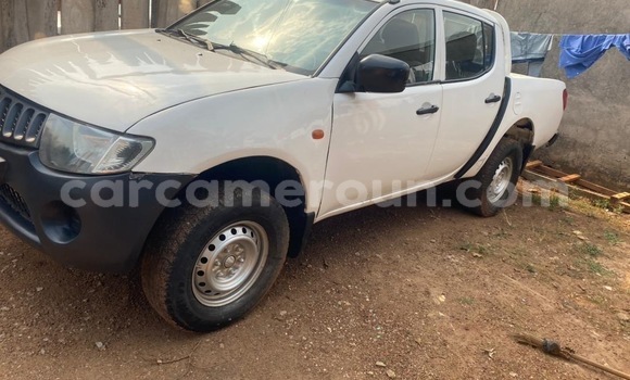 Acheter Occasion Voiture Mitsubishi L200 Blanc à Yaoundé, Central Cameroon Acheter Occasion Voiture Mitsubishi L200 Blanc à Yaoundé, Central Cameroon