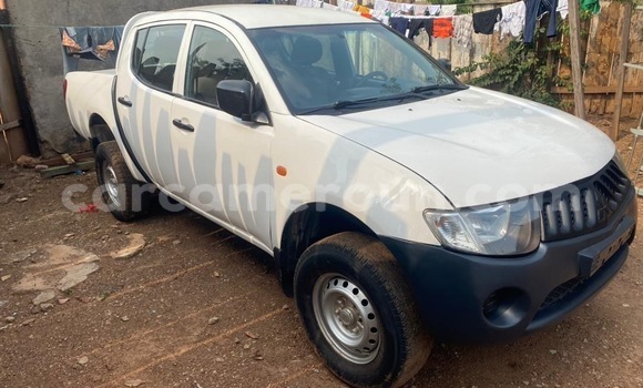 Acheter Occasion Voiture Mitsubishi L200 Blanc à Yaoundé, Central Cameroon Acheter Occasion Voiture Mitsubishi L200 Blanc à Yaoundé, Central Cameroon