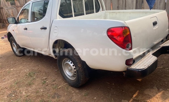 Acheter Occasion Voiture Mitsubishi L200 Blanc à Yaoundé, Central Cameroon Acheter Occasion Voiture Mitsubishi L200 Blanc à Yaoundé, Central Cameroon