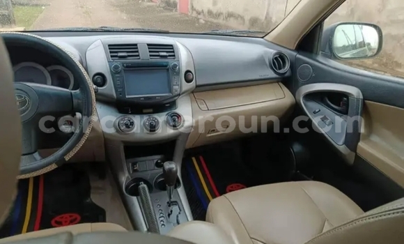 Sayi Na hannu Toyota RAV4 Black Mota in Yaounde a Babban Kamaru Sayi Na hannu Toyota RAV4 Black Mota in Yaounde a Babban Kamaru