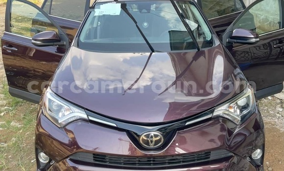 Sayi Sabo Toyota RAV4 Brown Mota in Douala a Ƙasar Kamaru Sayi Sabo Toyota RAV4 Brown Mota in Douala a Ƙasar Kamaru