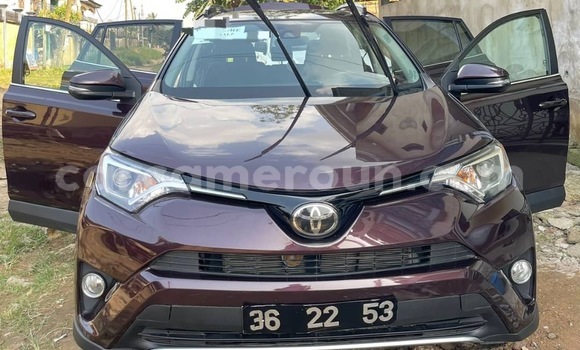 Sayi Sabo Toyota RAV4 Brown Mota in Douala a Ƙasar Kamaru Sayi Sabo Toyota RAV4 Brown Mota in Douala a Ƙasar Kamaru