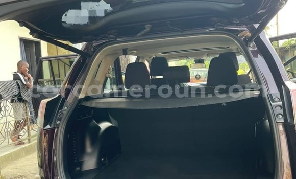 Sayi Sabo Toyota RAV4 Brown Mota in Douala a Ƙasar Kamaru Sayi Sabo Toyota RAV4 Brown Mota in Douala a Ƙasar Kamaru