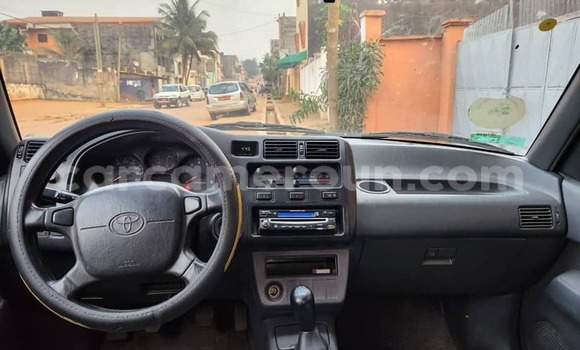 Sayi Na hannu Toyota RAV4 Sauran Mota in Yaounde a Babban Kamaru Sayi Na hannu Toyota RAV4 Sauran Mota in Yaounde a Babban Kamaru