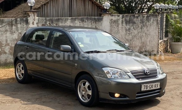 Sayi Na hannu Toyota Corolla Sauran Mota in Yaounde a Babban Kamaru Sayi Na hannu Toyota Corolla Sauran Mota in Yaounde a Babban Kamaru