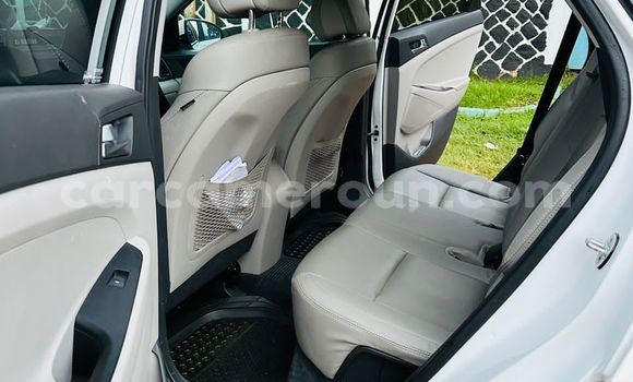 Acheter Occasion Voiture Hyundai Tucson Blanc à Yaoundé, Central Cameroon Acheter Occasion Voiture Hyundai Tucson Blanc à Yaoundé, Central Cameroon