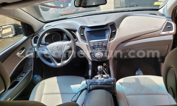Acheter Occasion Voiture Hyundai Santa Fe Noir à Yaoundé, Central Cameroon Acheter Occasion Voiture Hyundai Santa Fe Noir à Yaoundé, Central Cameroon
