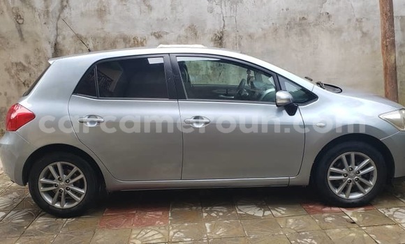 Sayi Na hannu Toyota Auris Blue Mota in Douala a Ƙasar Kamaru Sayi Na hannu Toyota Auris Blue Mota in Douala a Ƙasar Kamaru