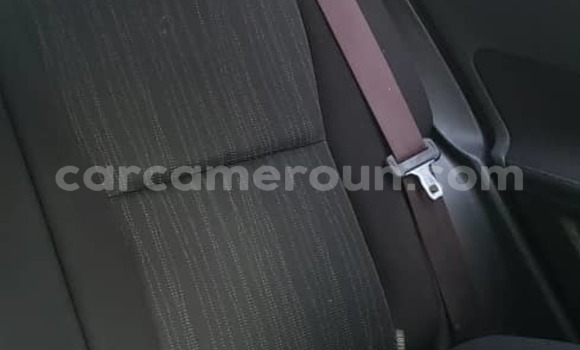 Sayi Na hannu Toyota Auris Blue Mota in Douala a Ƙasar Kamaru Sayi Na hannu Toyota Auris Blue Mota in Douala a Ƙasar Kamaru