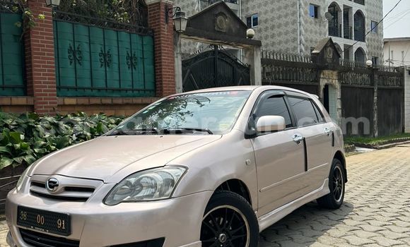 Sayi Na hannu Toyota Runx Sauran Mota in Douala a Ƙasar Kamaru