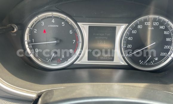 Sayi Na hannu Suzuki Vitara Blue Mota in Douala a Ƙasar Kamaru Sayi Na hannu Suzuki Vitara Blue Mota in Douala a Ƙasar Kamaru