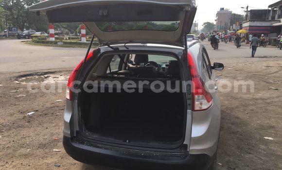 Sayi Na hannu Honda CR–V Azurfa Mota in Douala a Ƙasar Kamaru Sayi Na hannu Honda CR–V Azurfa Mota in Douala a Ƙasar Kamaru