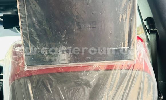 Sayi Na hannu Lexus LX 570 White Mota in Yaounde a Babban Kamaru Sayi Na hannu Lexus LX 570 White Mota in Yaounde a Babban Kamaru