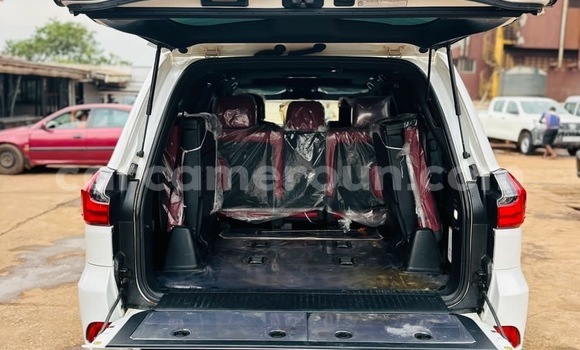 Sayi Na hannu Lexus LX 570 White Mota in Yaounde a Babban Kamaru Sayi Na hannu Lexus LX 570 White Mota in Yaounde a Babban Kamaru