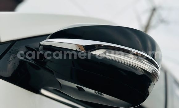 Sayi Na hannu Lexus LX 570 White Mota in Yaounde a Babban Kamaru Sayi Na hannu Lexus LX 570 White Mota in Yaounde a Babban Kamaru