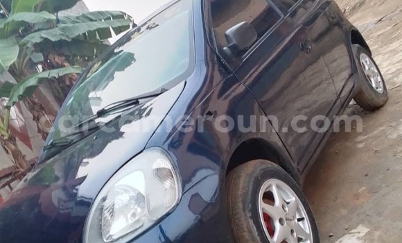 Sayi Na hannu Toyota Yaris Blue Mota in Douala a Ƙasar Kamaru Sayi Na hannu Toyota Yaris Blue Mota in Douala a Ƙasar Kamaru