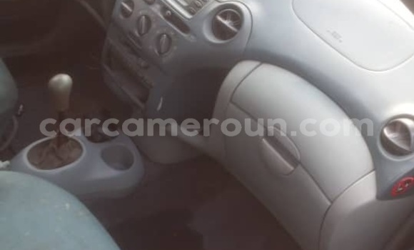 Sayi Na hannu Toyota Yaris Blue Mota in Douala a Ƙasar Kamaru Sayi Na hannu Toyota Yaris Blue Mota in Douala a Ƙasar Kamaru