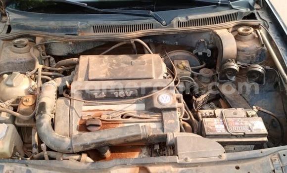 Sayi Na hannu Volkswagen Golf Blue Mota in Yaounde a Babban Kamaru Sayi Na hannu Volkswagen Golf Blue Mota in Yaounde a Babban Kamaru