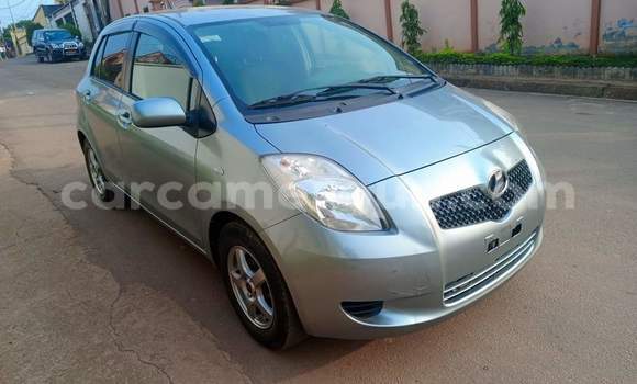 Sayi Na hannu Toyota Yaris Azurfa Mota in Yaounde a Babban Kamaru