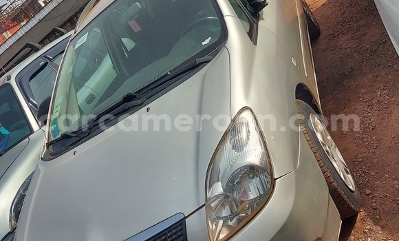 Acheter Occasion Voiture Toyota Corolla Verso Gris à Yaoundé, Central Cameroon Acheter Occasion Voiture Toyota Corolla Verso Gris à Yaoundé, Central Cameroon
