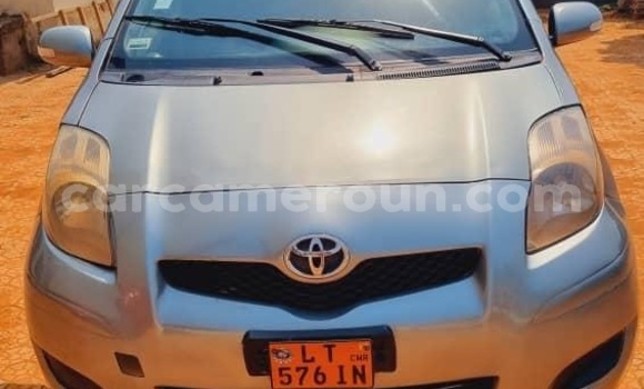 Sayi Na hannu Toyota Yaris Azurfa Mota in Yaounde a Babban Kamaru