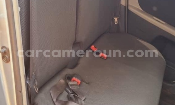 Sayi Na hannu Toyota Yaris Azurfa Mota in Yaounde a Babban Kamaru Sayi Na hannu Toyota Yaris Azurfa Mota in Yaounde a Babban Kamaru