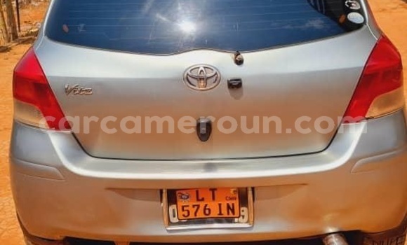 Sayi Na hannu Toyota Yaris Azurfa Mota in Yaounde a Babban Kamaru Sayi Na hannu Toyota Yaris Azurfa Mota in Yaounde a Babban Kamaru