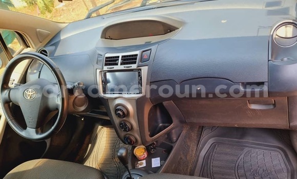 Sayi Na hannu Toyota Yaris Azurfa Mota in Yaounde a Babban Kamaru Sayi Na hannu Toyota Yaris Azurfa Mota in Yaounde a Babban Kamaru
