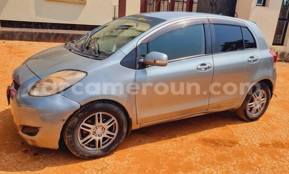 Sayi Na hannu Toyota Yaris Azurfa Mota in Yaounde a Babban Kamaru Sayi Na hannu Toyota Yaris Azurfa Mota in Yaounde a Babban Kamaru